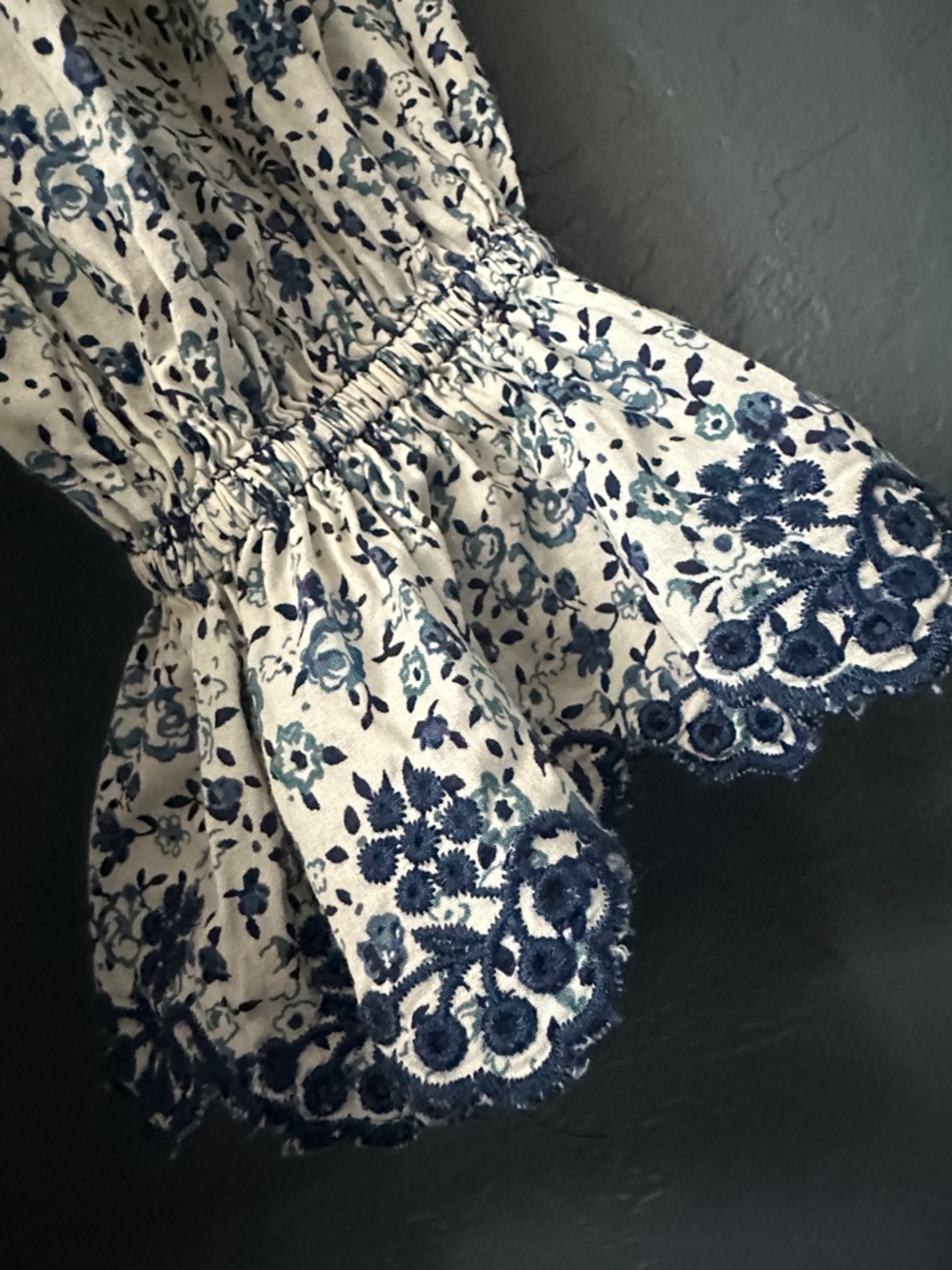 Tuckernuck Cream and Navy Floral Ruffle-Cuff Button-Down Blouse 100% cotton - Picture 4 of 6